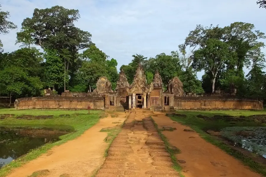 Avila Reizen Cambodja Angkor Wat weg met entree